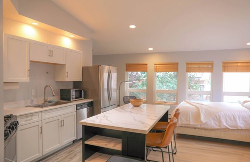 Gunnison Apartment | NEW! The Treetop - Peaceful, Parks, Modern, near Bus