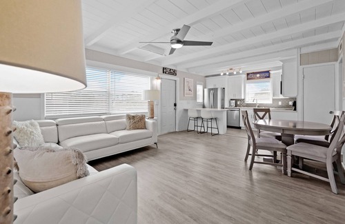 Iona Villa | New! The W at Loma-3 miles from beaches