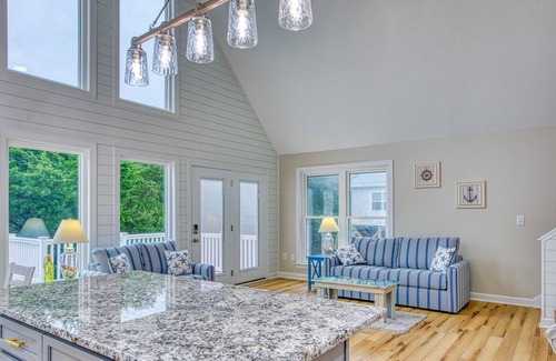 Surf City Cottage | New to VRBO and Just renovated! Heart of Surf City NC