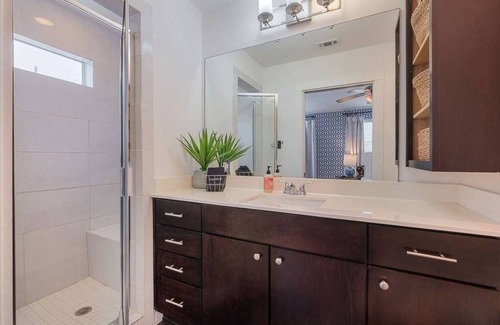 Tobin Hill House | NEW! Tobin Hill Gem, 7 Mins to Downtown!