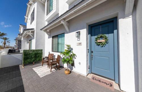 Mesa Villa | New! Townhome Hideaway w/ Popcorn Machine Sleeps 6