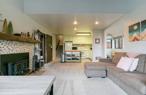 Truckee Condo | New! Tranquil retreat at Tahoe Donner ski bowl