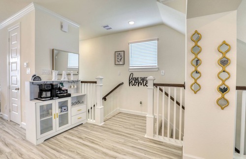 Southeast Houston House | New! Upscale Gateway, 15 min to NRG stadium , Downtown Houston and Med center.