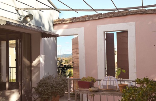 Chateauneuf-de-Gadagne Villa | New: Village House in a Mas