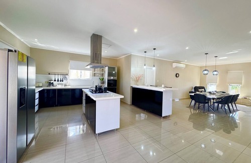 Bushiri House | NEW Villa Familla - Spacious home - 5 mins to Eagle beach