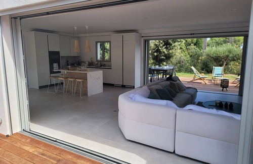 Le Brusc Villa | NEW VILLA in Le Brusc - Six Fours les Plages - swimming pool, 8 people, 5 bedrooms