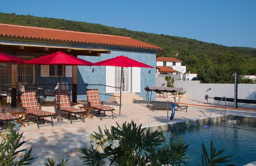 Brgod Villa | New villa with heated pool - fully fenced - Livada residence