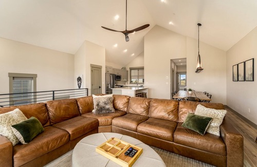 Grand Elk Ranch House | *NEW w/VIEWS* | Modern Mtn. Townhome minutes from RMNP, WP, & Granby Ranch!