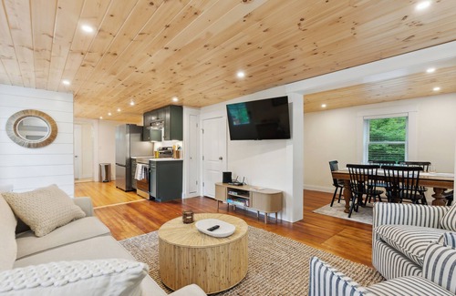 Kennebunk House | New-Walk to Dock Square, 1.2 Mi to Gooch's Beach - Pine Tree Place