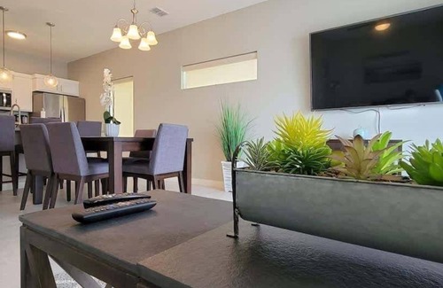 Port Isabel House | New Waterfront Bungalow * Fishermans Paradise (Bungalow Tarvana) by RedAwning