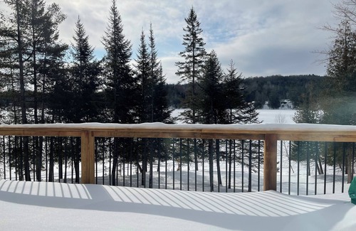 Thorne Cottage | NEW Waterfront Cottage on Lac Johnson; relaxing 4 season getaway. Pet friendly!