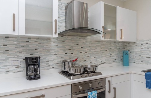 Kamay Villa | NEW! Welcome to Villa Albisa! 2 min from the beach!