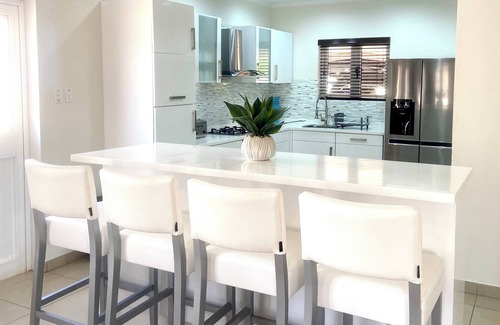 Kamay Villa | NEW! Welcome to Villa Albisa! 2 min from the beach!