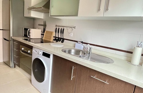 Distrito Sur Apartment | New, with free parking and close to the Mosque