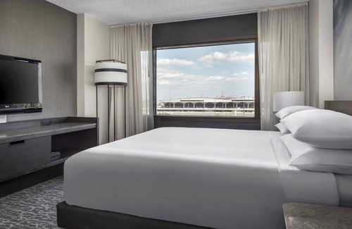 Newark Hotel | Newark Liberty International Airport Marriott