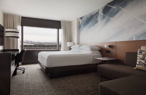 Newark Hotel | Newark Liberty International Airport Marriott