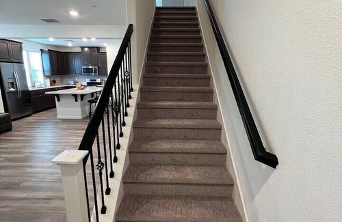 Roseville House | Newbuilt*pet*close2shop*corp/insur housing*24/7*