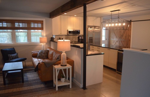 Union Pier House | Newer built cottage-short walk to beach