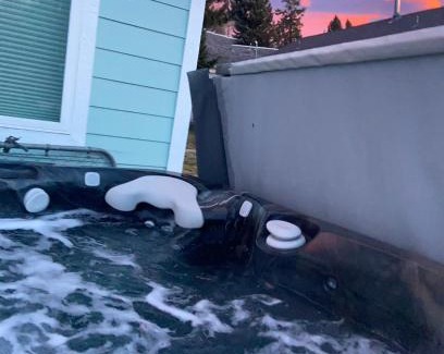 Weed House | Newer Cozy Guest Cottage with Saltwater Spa!