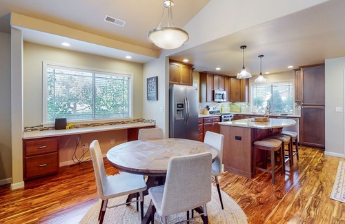 Sandpoint House | Newer home with private hot tub, great back patio, fireplace & AC - near skiing