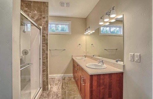 Medford House | Newer Modern Contemporary on 1/2 Acre - Nice