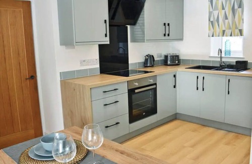 Kendal House | Newlands Cottage, in the heart of Kendal [Pet's ok]