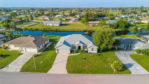 Oakland Hills House | Newley Built Oasis Heated Pool Waterfront retreat