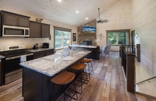 Sevierville Cabin | Newly Built 2/3 Cabin with hot tub!