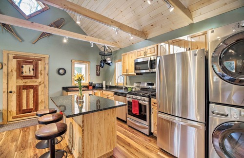 Morrisville Cabin | Newly Built Cabin w/Hot Tub - 16 Mi to Stowe Mtn!