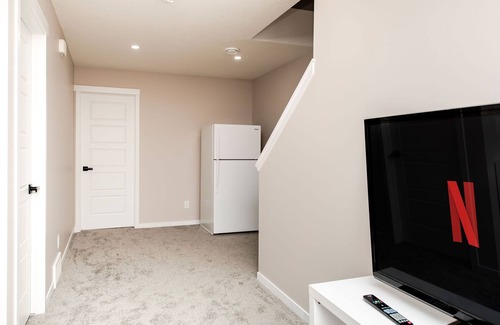 Southwest Calgary House | Newly built Cozy 2 bedroom secondary suite in Calgary