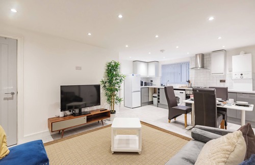Chatham Apartment | Newly built one bedroom apartment, bright and airy.
