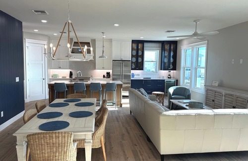 Mid Island House | Newly Built! Pool! Your perfect beach getaway! Gulf-Side, Beach!