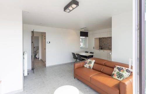 Middelkerke Apartment | Newly built rooftop flat with sun-facing terrace