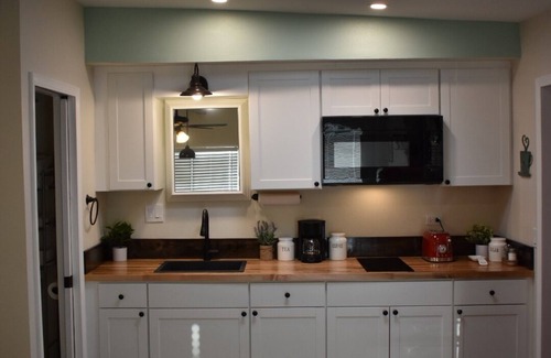 Roosevelt Apartment | Newly Built Rustic Studio with Pool, Hot tub, Firepit and More