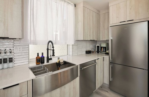 Fremont House | Newly Built Seattle Townhome w. Lake/Skyline Views