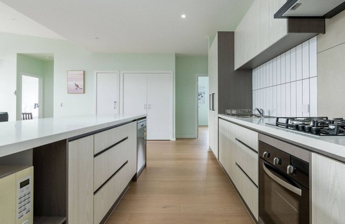 Inverloch House | Newly built with WiFi & Healthclub, pool & gym access