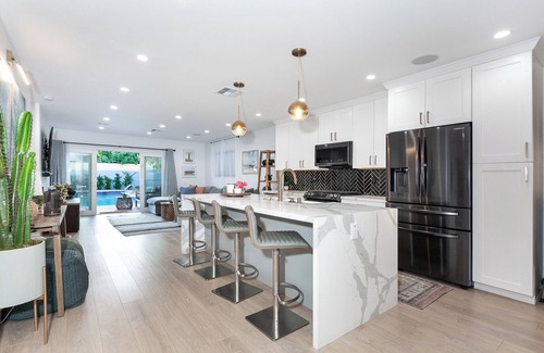 Westchester House | Newly Designed Home with Private Pool, Jacuzzi & Sauna. Close to LAX