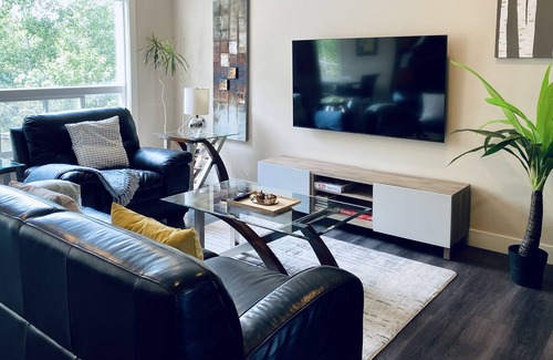 Springbank Hill House | Newly Furnished 3BDR House w/AC in High-end Calgary West