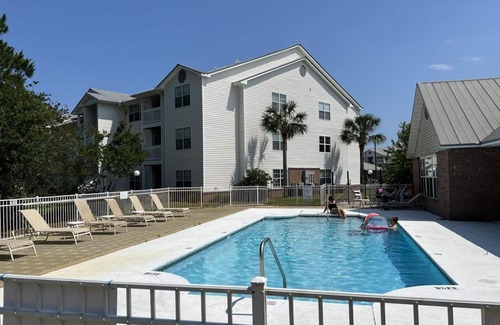Indian Bayou Condo | Newly furnished remodeled 1st fl condo w/pool in heart of Destin close to beach!