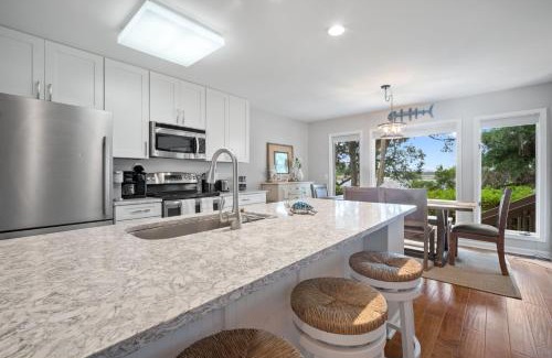 Dataw Island Villa | Newly Listed Bluff Villa with Creek and Golf Course Views