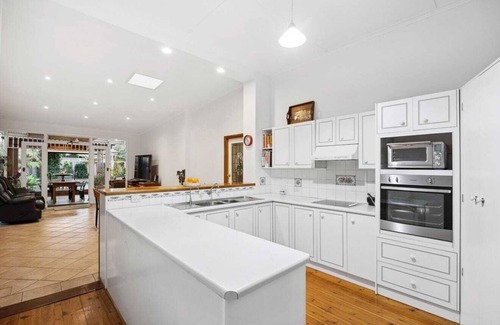Glenelg North House | Newly Modelled Classical Bungalow Glenelg Beach