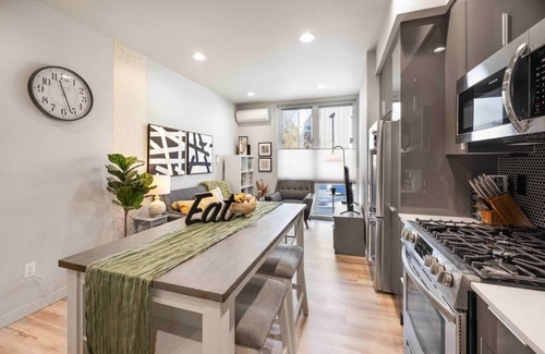 Fairmount Park House | Newly Modern 2B2B Home near Seatac - Golf course