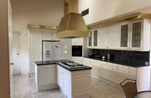 Arashi Villa | Newly Redecorated 2025 Oceanfront Villa—Malmok Beach, Aruba. Sleeps 18!