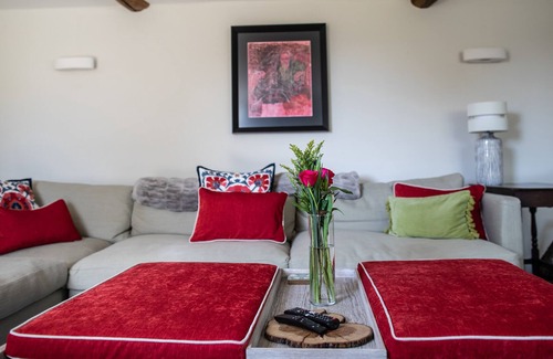 Burford House | NEWLY REDECORATED GORGEOUS GRADE II LISTED WITH DESIGNER CUSTOM FURNISHINGS