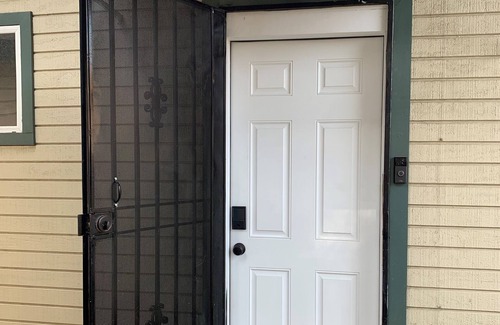 Azusa Apartment | Newly redone studio w/outdoor lawn & eating space