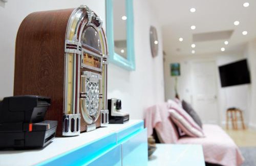 Peninsula Apartment | NEWLY REFURBISHED 2 BEDROOM APARTMENT IN THE HEART OF GREENWICH