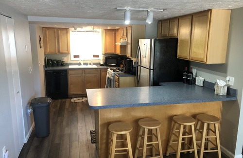 Mayfield Cottage | Newly-remodeled…100ft sandy beach.2 free kayaks&paddleboat-4 bedrooms.sleeps12