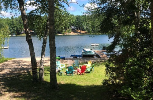 Mayfield Cottage | Newly-remodeled…100ft sandy beach.2 free kayaks&paddleboat-4 bedrooms.sleeps12