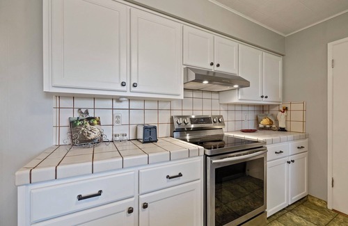 Sonora House | Newly remodeled 3 bedroom home with back yard and parking.