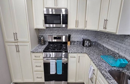 El Paso House | Newly Remodeled and Furnished 2 Bedroom Duplex by UMC/Texas Tech